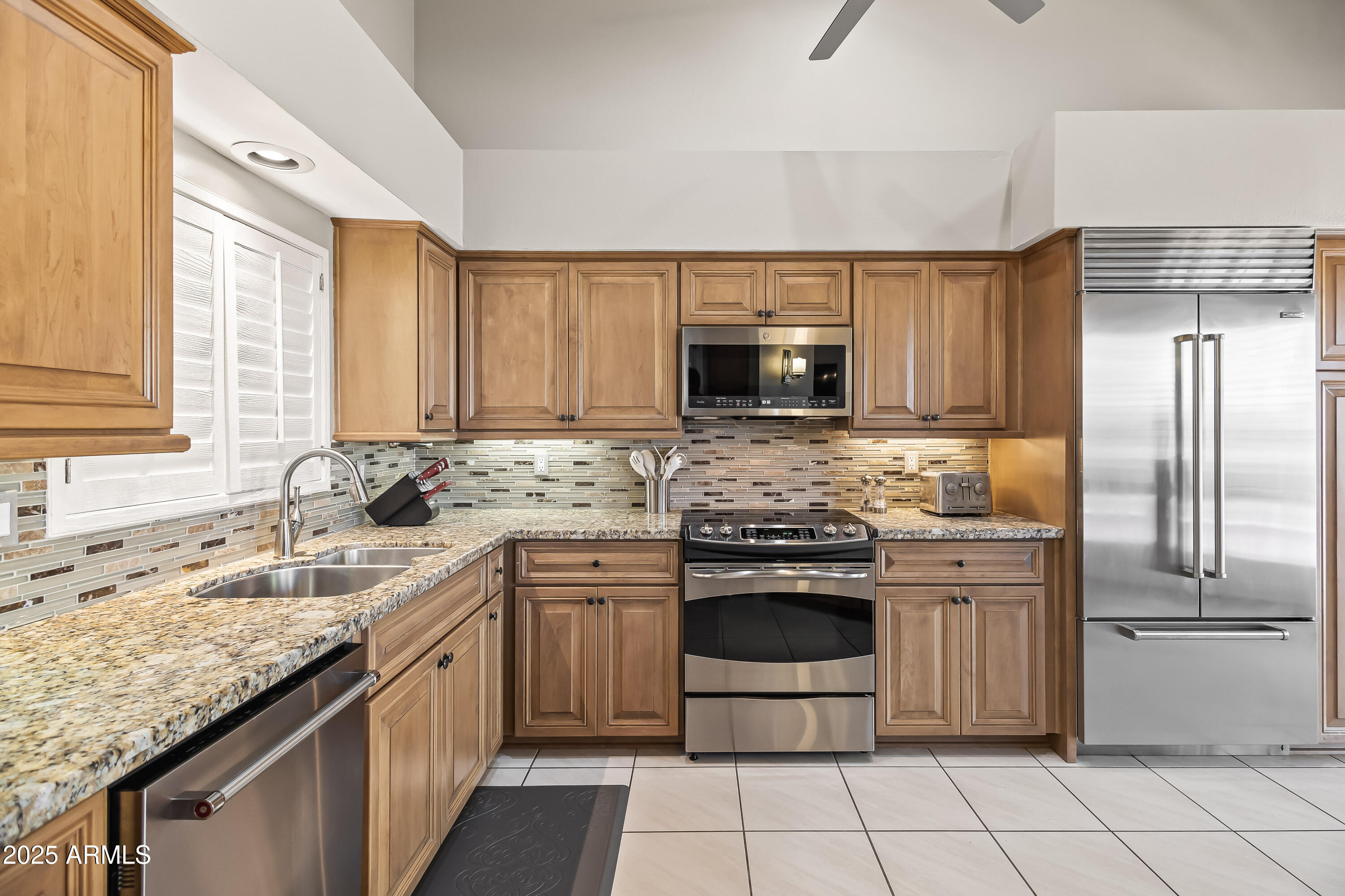 7740 East Gainey Ranch Road, Unit 23 Scottsdale, AZ 85258 - Photo 6 of 45 KITCHEN DETAIL - SS APPLIANCES