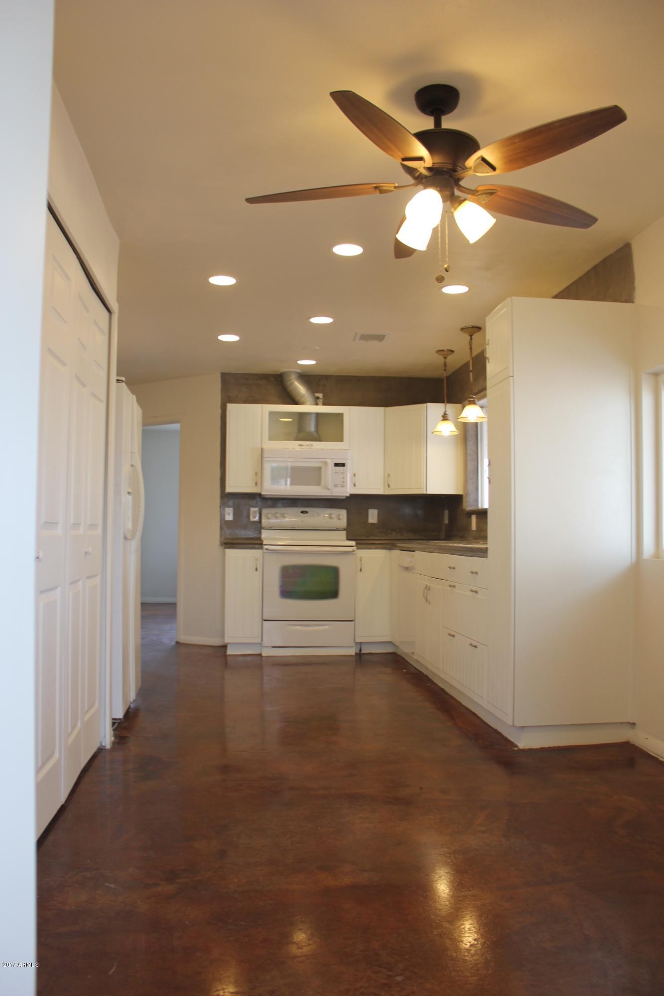 52727 West Roan Road Maricopa, AZ 85139 - Photo 8 of 27 Eat-in Kitchen