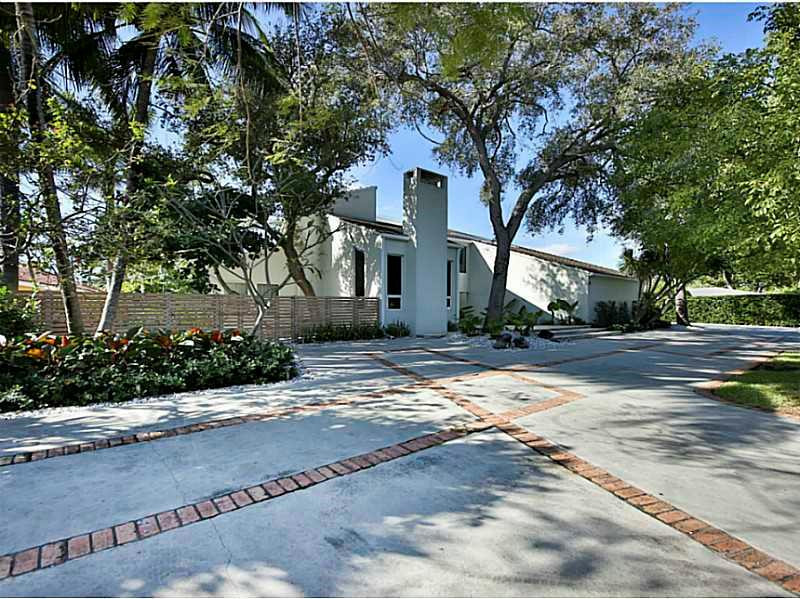 1 Seneca Road Sea Ranch Lakes, FL 33308 - Photo 11 of 35 a view of road with large trees