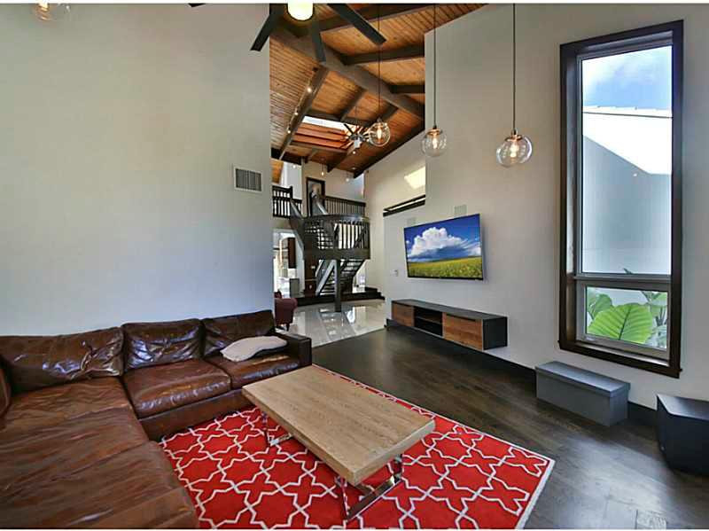 1 Seneca Road Sea Ranch Lakes, FL 33308 - Photo 18 of 35 a living room with a couch and a rug