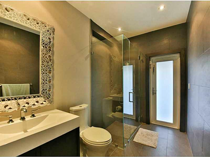 1 Seneca Road Sea Ranch Lakes, FL 33308 - Photo 30 of 35 a bathroom with a sink a toilet and shower
