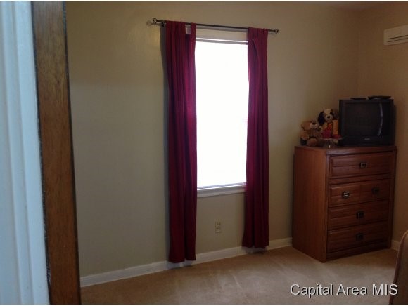 748 Osburn Avenue Springfield, IL 62702 - Photo 7 of 12 Gallery Image 7