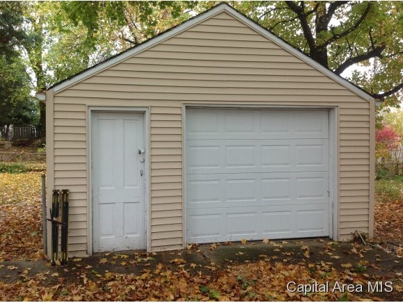748 Osburn Avenue Springfield, IL 62702 - Photo 10 of 12 Gallery Image 10