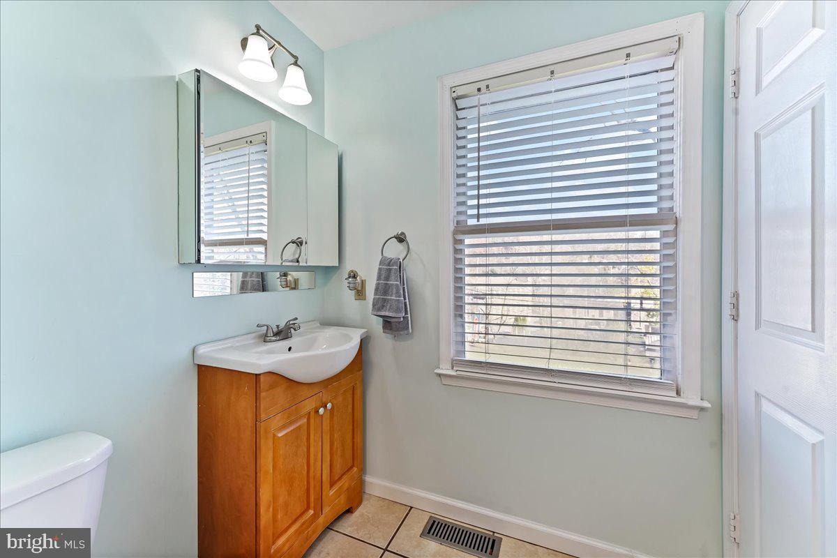 75 New Road Aston, PA 19014 - Photo 36 of 59 In-law suite full bath