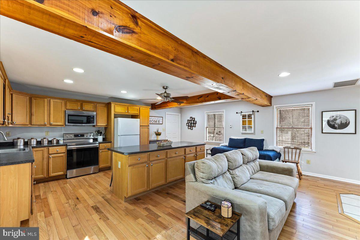 75 New Road Aston, PA 19014 - Photo 39 of 59 In-law suite, studio or great room!