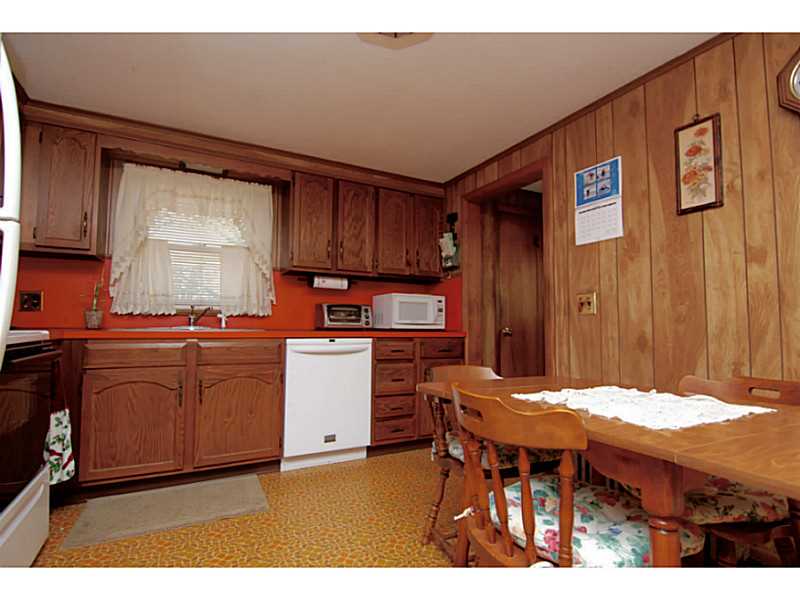 31 Diamond Hill Road Hopkinton, RI 02808 - Photo 4 of 21 Kitchen.