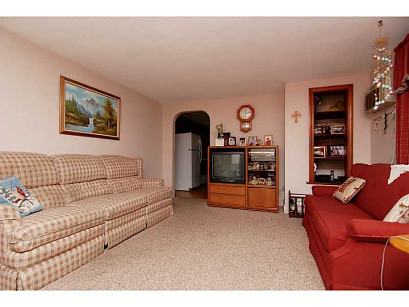 31 Diamond Hill Road Hopkinton, RI 02808 - Photo 5 of 21 Living Room.