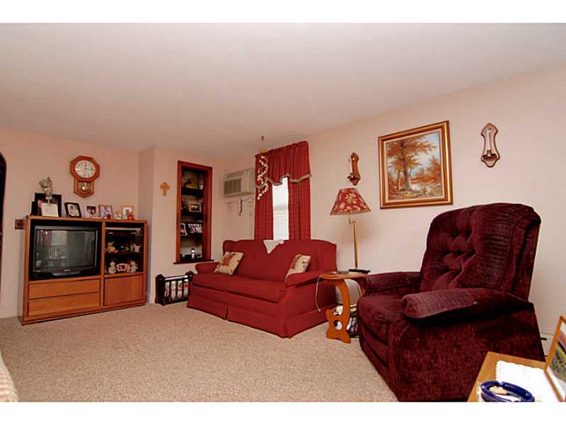 31 Diamond Hill Road Hopkinton, RI 02808 - Photo 6 of 21 Living Room.