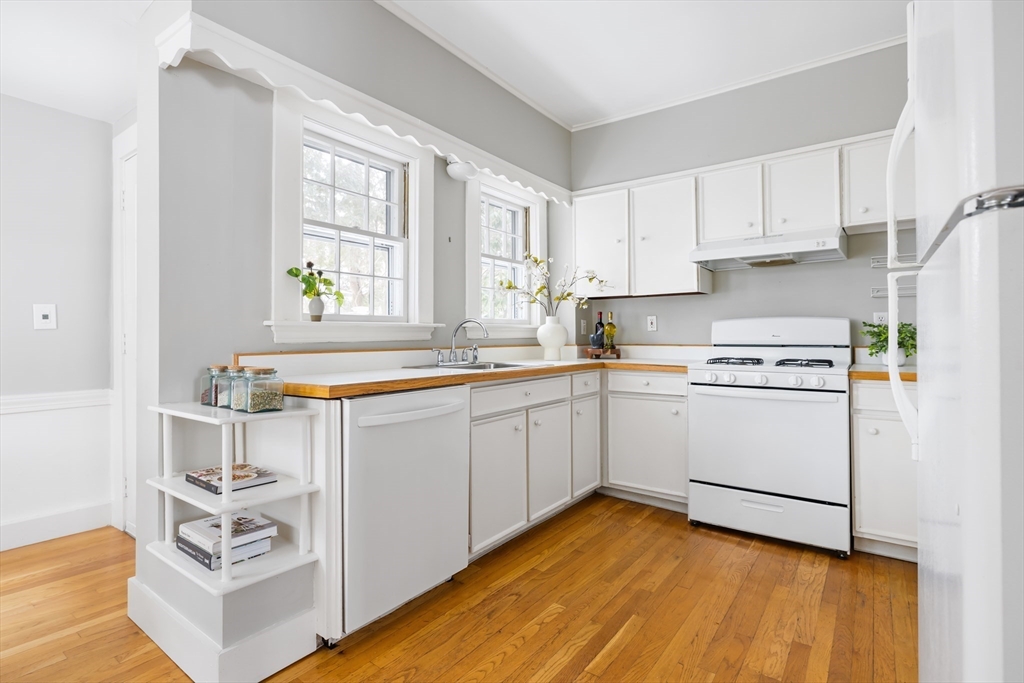 3 Midland Road Wellesley, MA 02482 - Photo 9 of 35