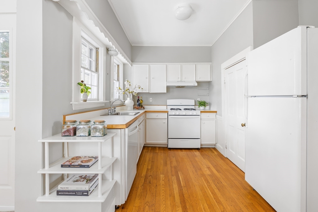 3 Midland Road Wellesley, MA 02482 - Photo 10 of 35