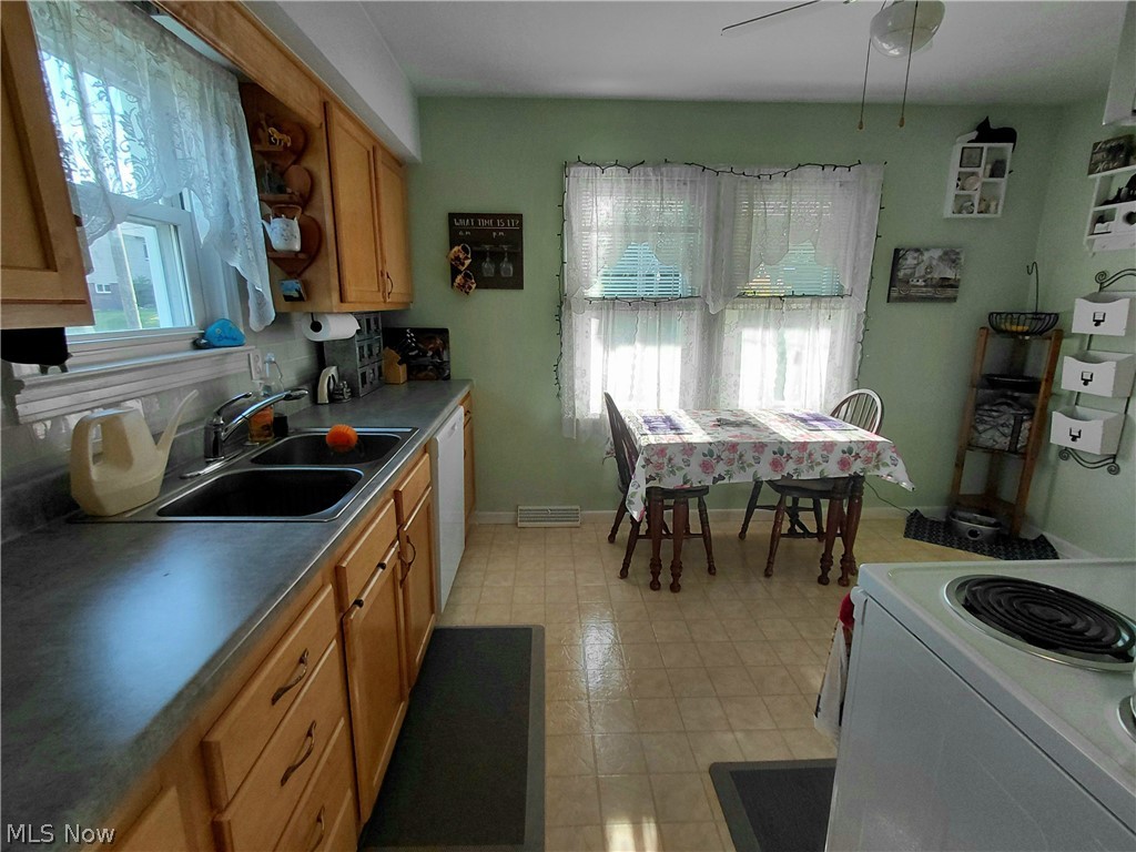242 Cedar Road Richmond, OH 43944 - Photo 9 of 40