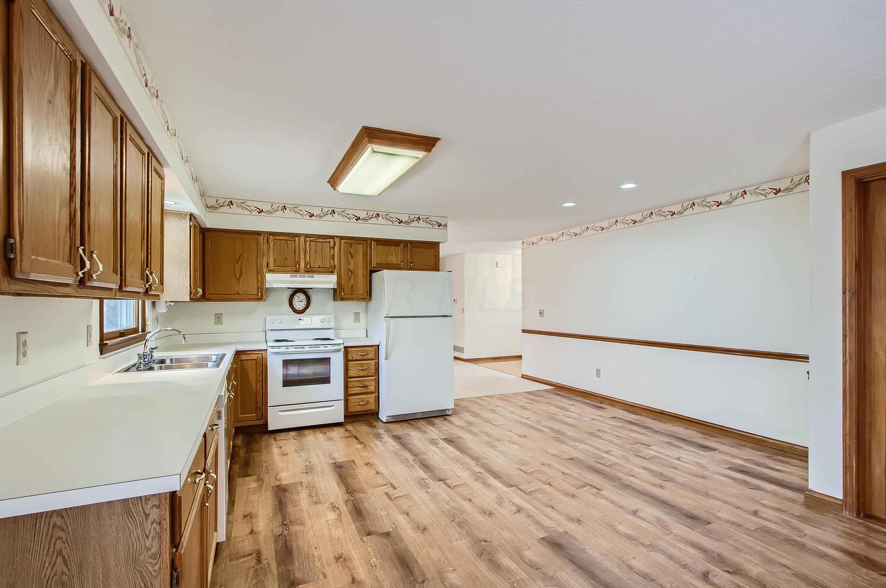 5884 Refugee Road Baltimore, OH 43105 - Photo 11 of 28 KITCHEN