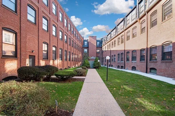 $2,500 | 10 Weston Avenue, Unit 327, Quincy, MA 02170