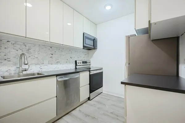 $2,500 | 10 Weston Avenue, Unit 327, Quincy, MA 02170