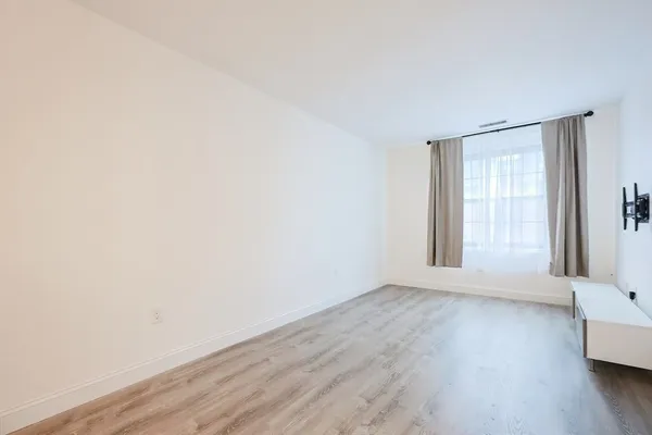 $2,500 | 10 Weston Avenue, Unit 327, Quincy, MA 02170