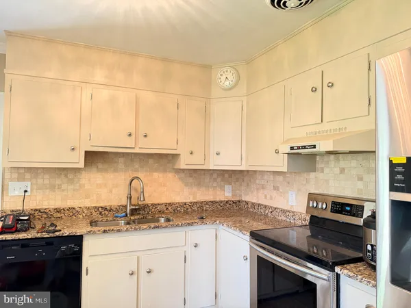 $3,300 | 6 East Aylesbury Road, Lutherville-Timonium, MD 21093