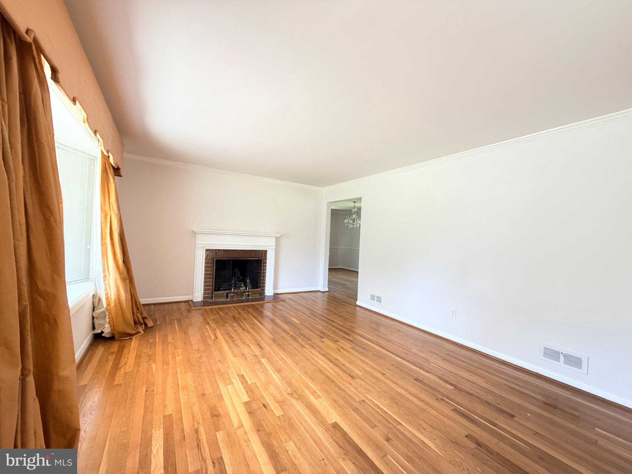 6 East Aylesbury Road Lutherville-Timonium, MD 21093 - Photo 3 of 19 Spacious living area with warm tones.
