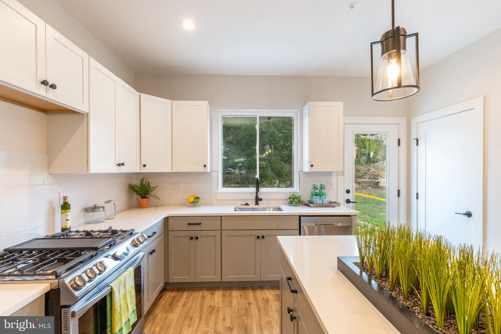 134 East Sharpnack Street Philadelphia, PA 19119 - Photo 7 of 37