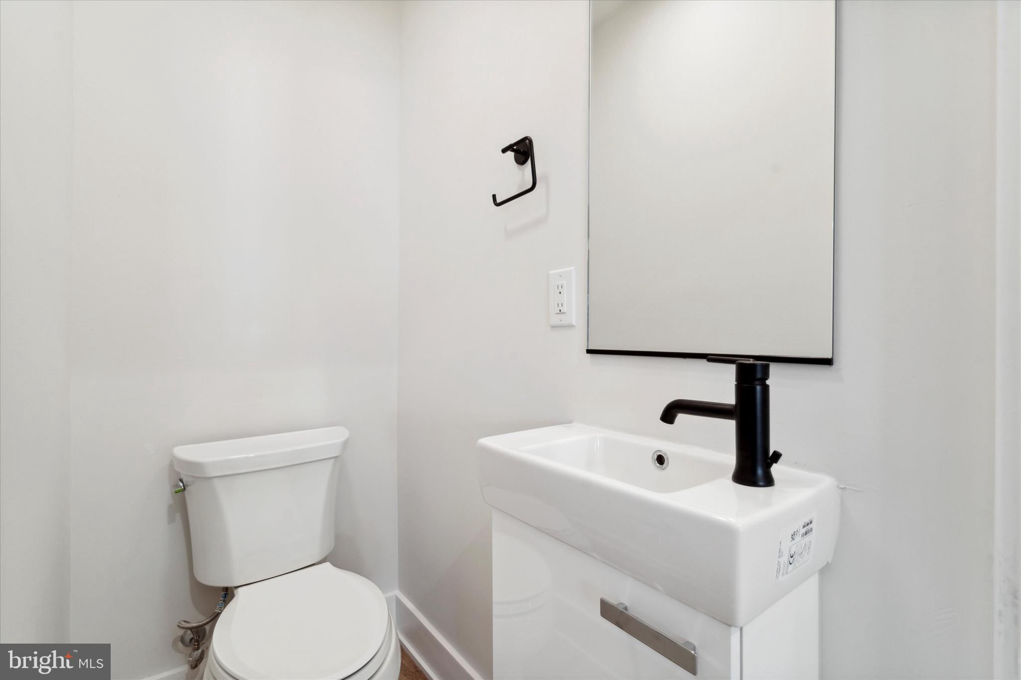 134 East Sharpnack Street Philadelphia, PA 19119 - Photo 10 of 37