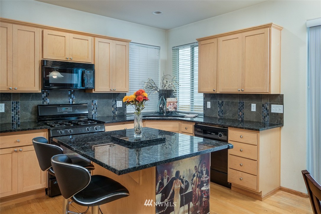 653 Vashon Place Northeast Renton, WA 98059 - Photo 11 of 24 Gallery Image 11