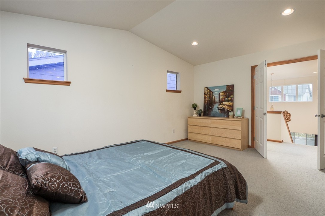 653 Vashon Place Northeast Renton, WA 98059 - Photo 14 of 24 Gallery Image 14