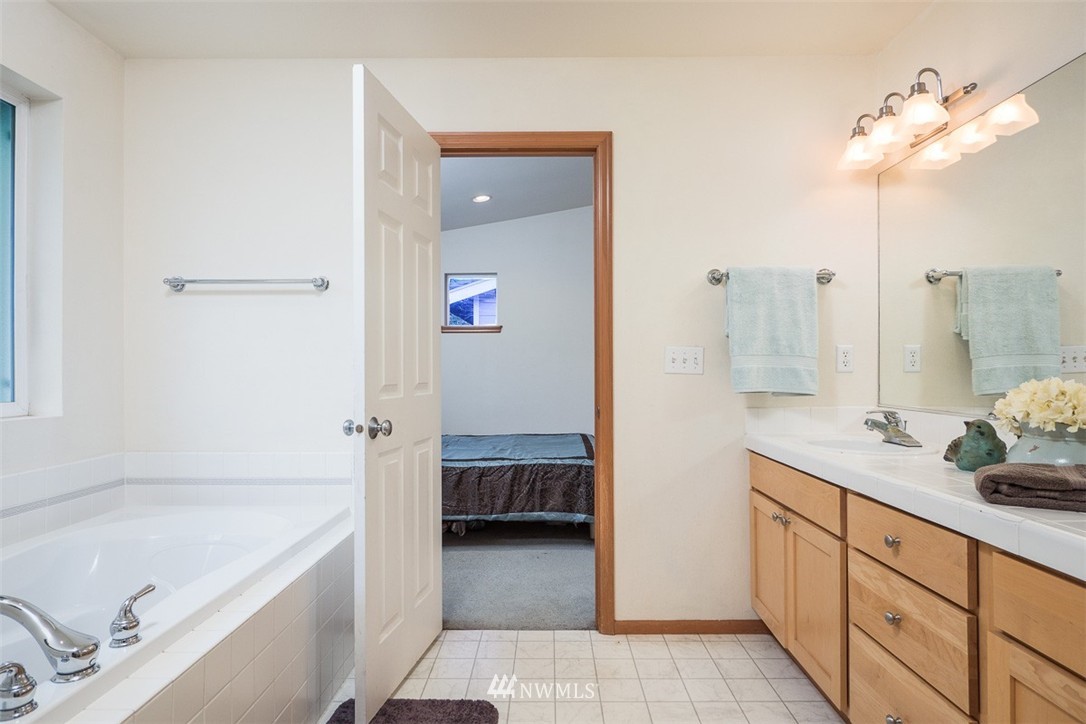 653 Vashon Place Northeast Renton, WA 98059 - Photo 16 of 24 Gallery Image 16