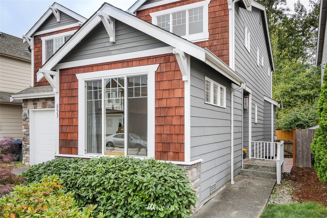 653 Vashon Place Northeast Renton, WA 98059 - Photo 3 of 24 Gallery Image 3