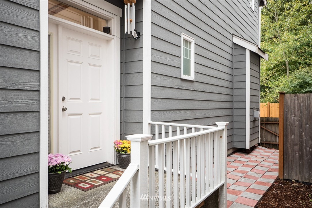 653 Vashon Place Northeast Renton, WA 98059 - Photo 4 of 24 Gallery Image 4
