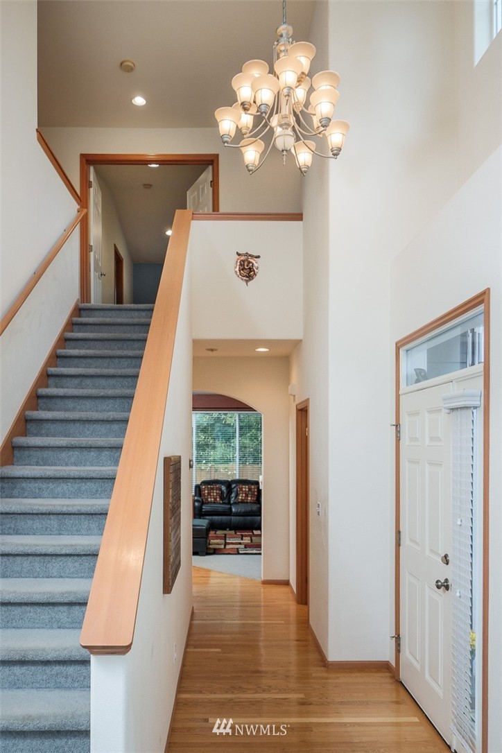 653 Vashon Place Northeast Renton, WA 98059 - Photo 5 of 24 Gallery Image 5