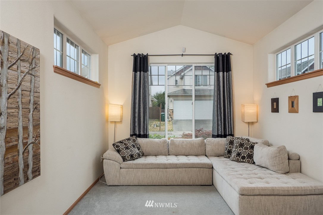 653 Vashon Place Northeast Renton, WA 98059 - Photo 6 of 24 Gallery Image 6