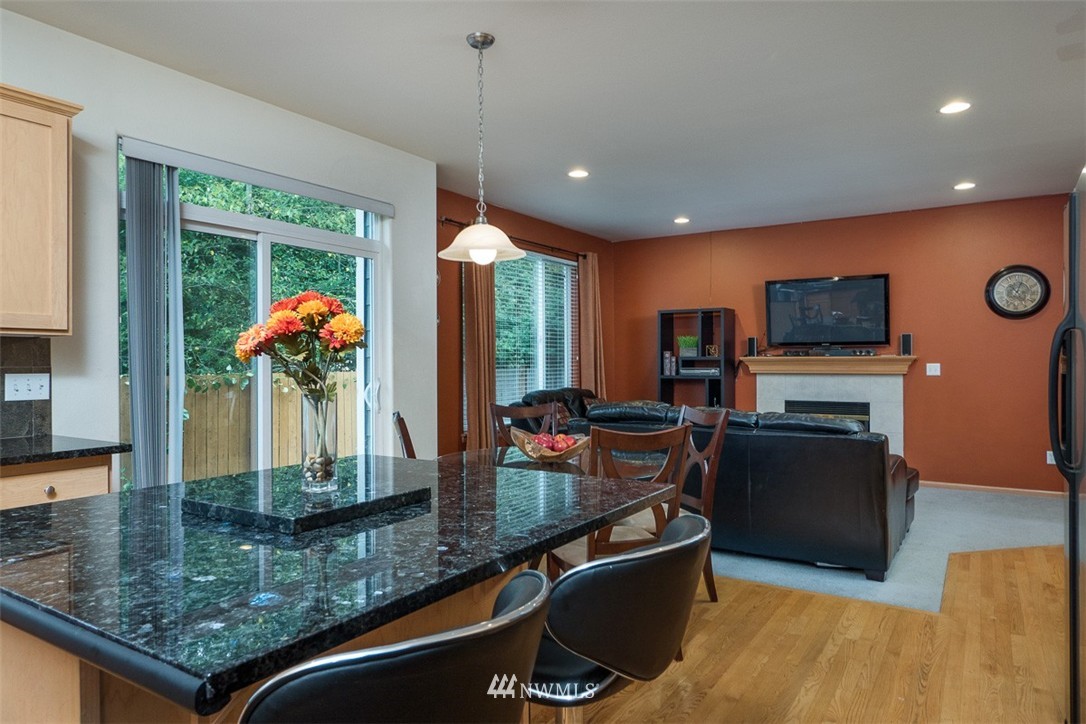 653 Vashon Place Northeast Renton, WA 98059 - Photo 8 of 24 Gallery Image 8