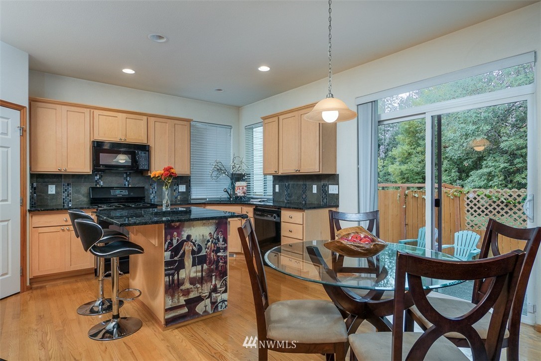 653 Vashon Place Northeast Renton, WA 98059 - Photo 9 of 24 Gallery Image 9