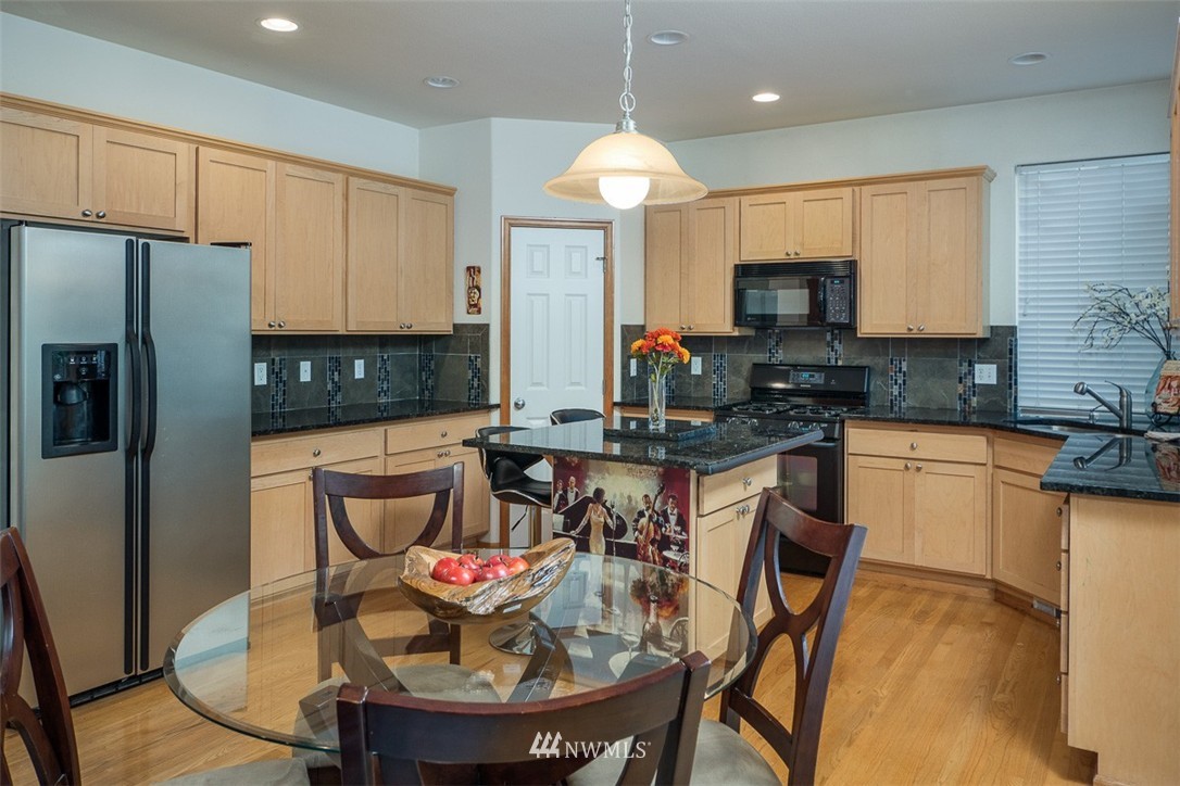 653 Vashon Place Northeast Renton, WA 98059 - Photo 10 of 24 Gallery Image 10