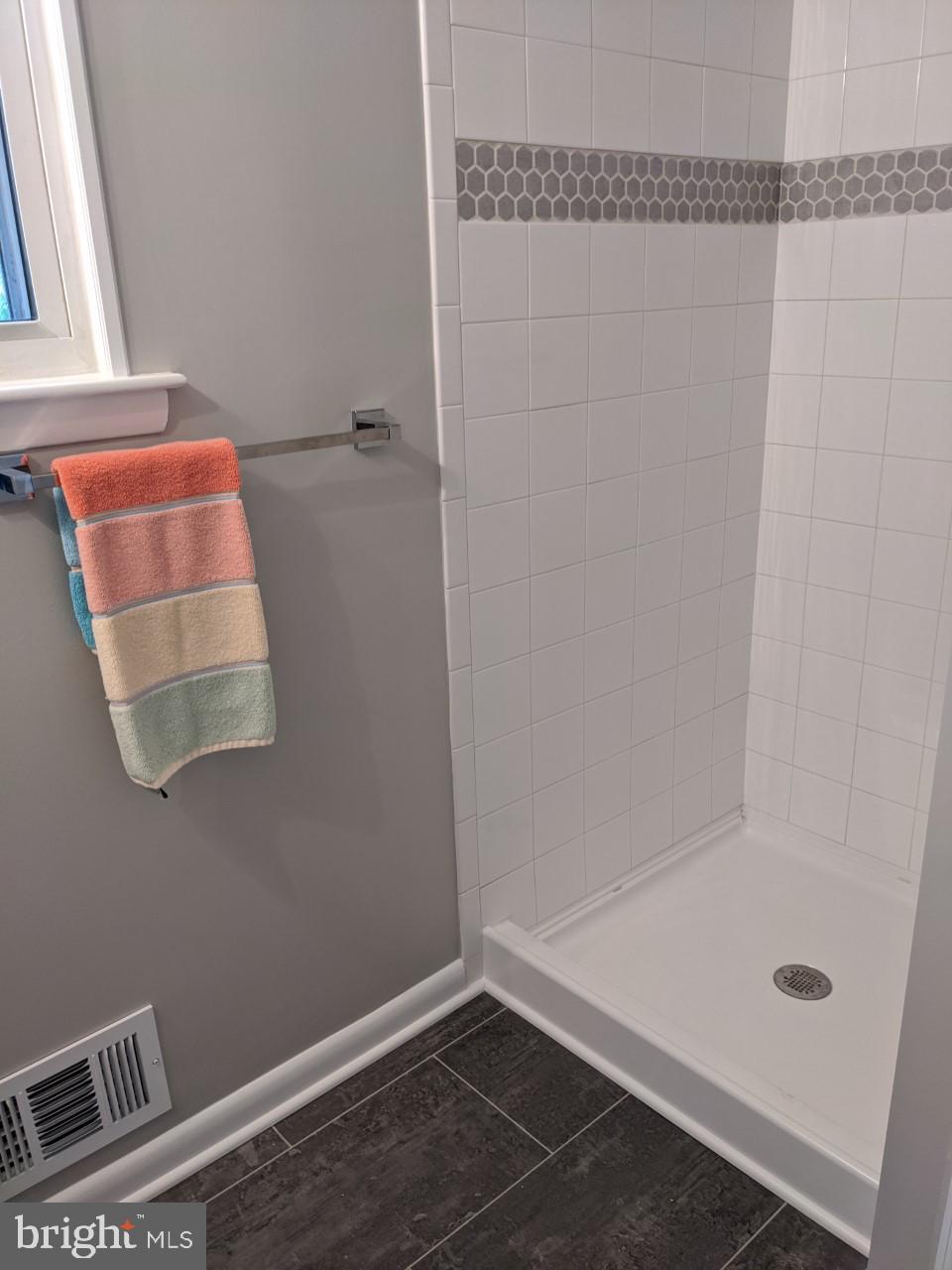 812 Andover Road Linthicum, MD 21090 - Photo 14 of 32 Hallway bath