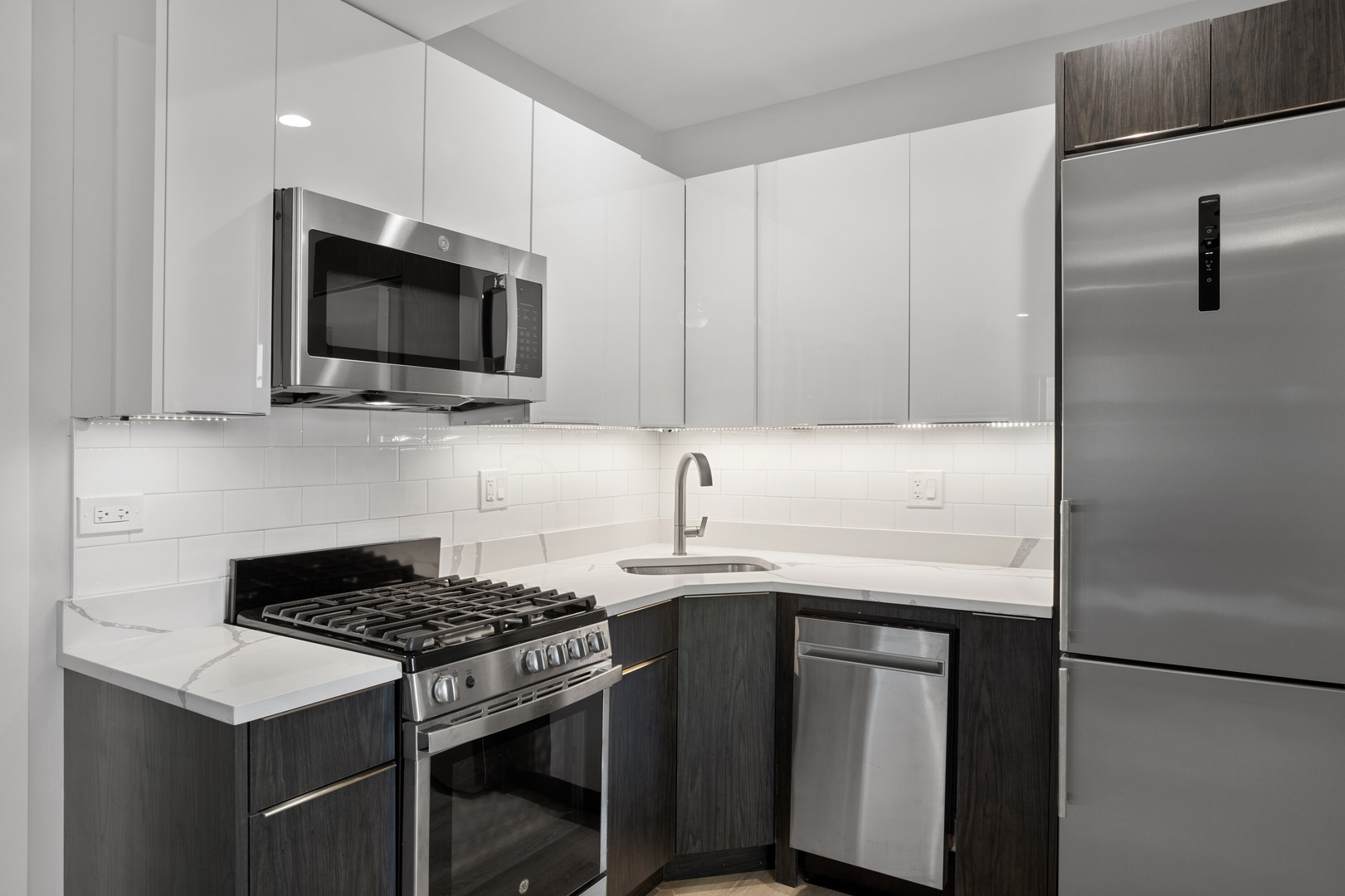 1552 West Juneway Terrace, Unit 2F Chicago, IL 60626 - Photo 3 of 20