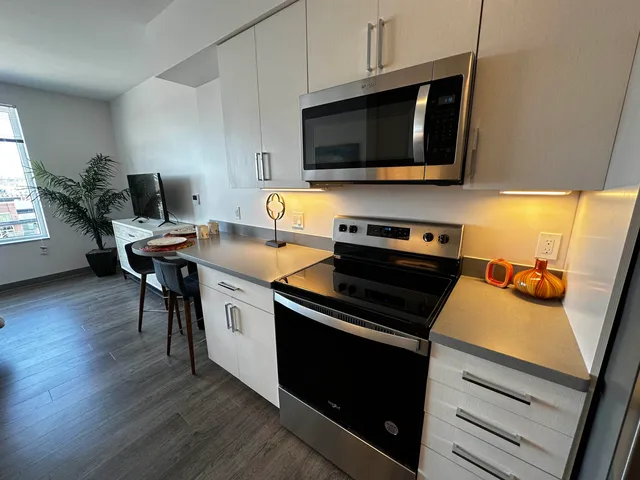 $1,983 | 409 Elm Street, Unit 514, Manchester, NH 03101