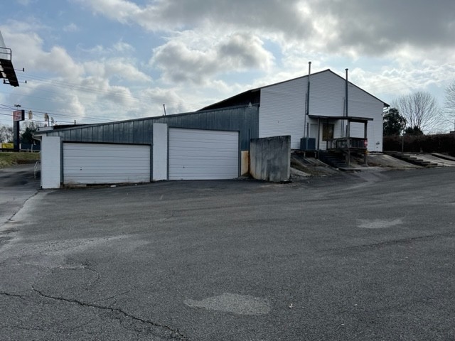 2113 Decherd Boulevard Decherd, TN 37324 - Photo 2 of 4 a house view with a outdoor space
