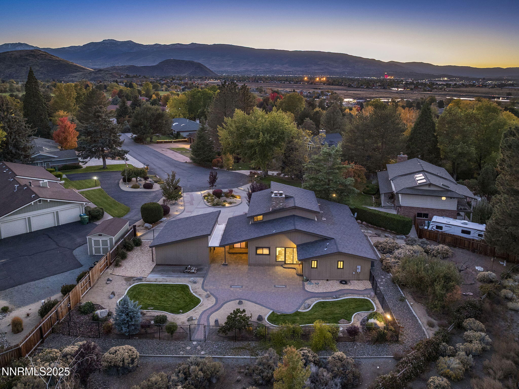 3290 Penfield Circle Reno, NV 89502 - Photo 7 of 52 39-web-or-mls-DJI_0953