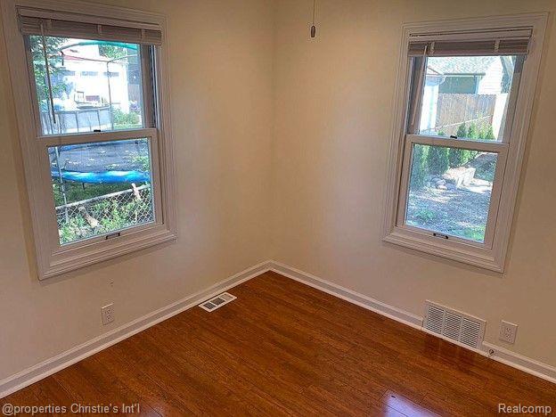 1849 Cambridge Road Berkley, MI 48072 - Photo 17 of 23
