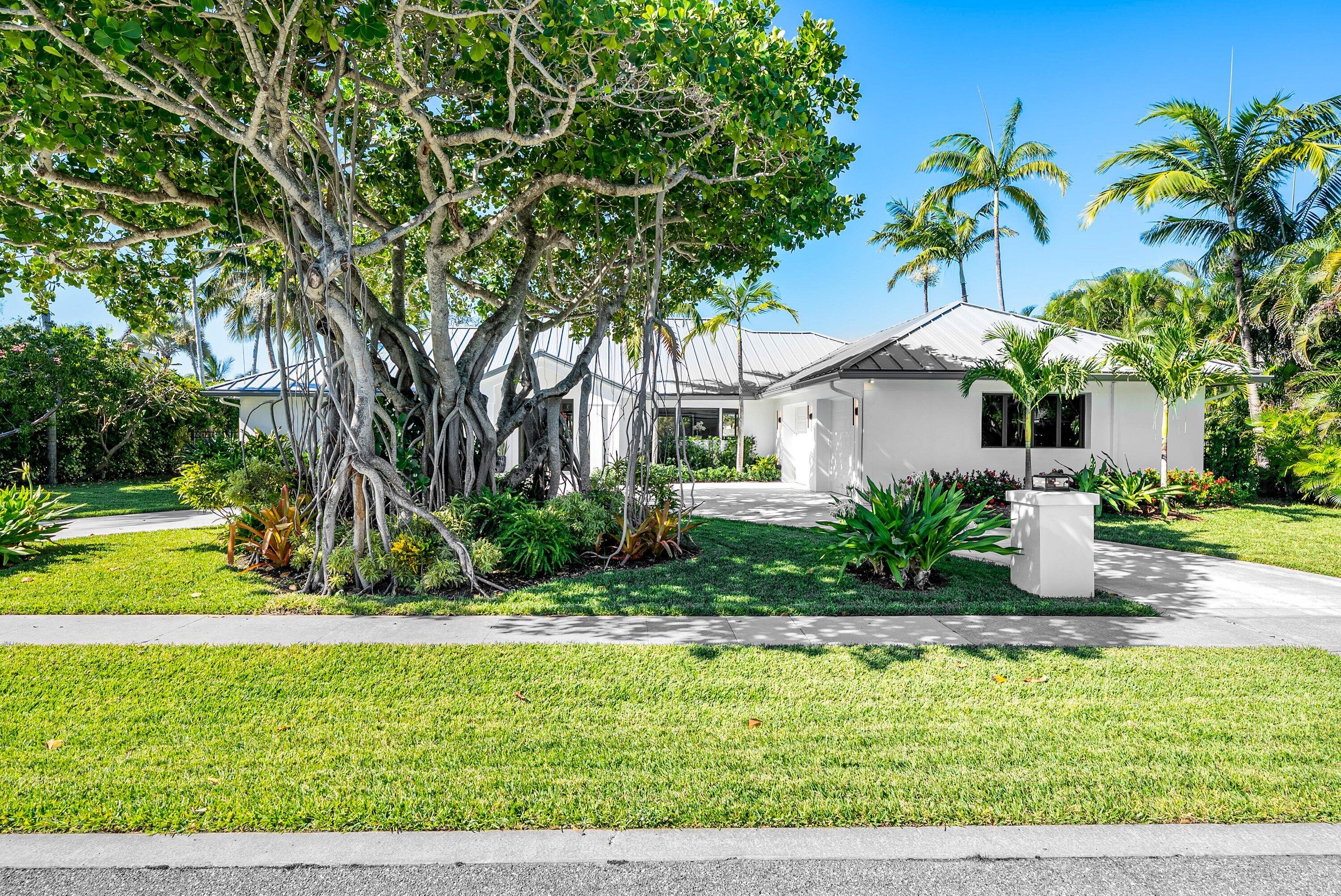 40 Spoonbill Road Manalapan, FL 33462 - Photo 2 of 67 a front view of a house with garden