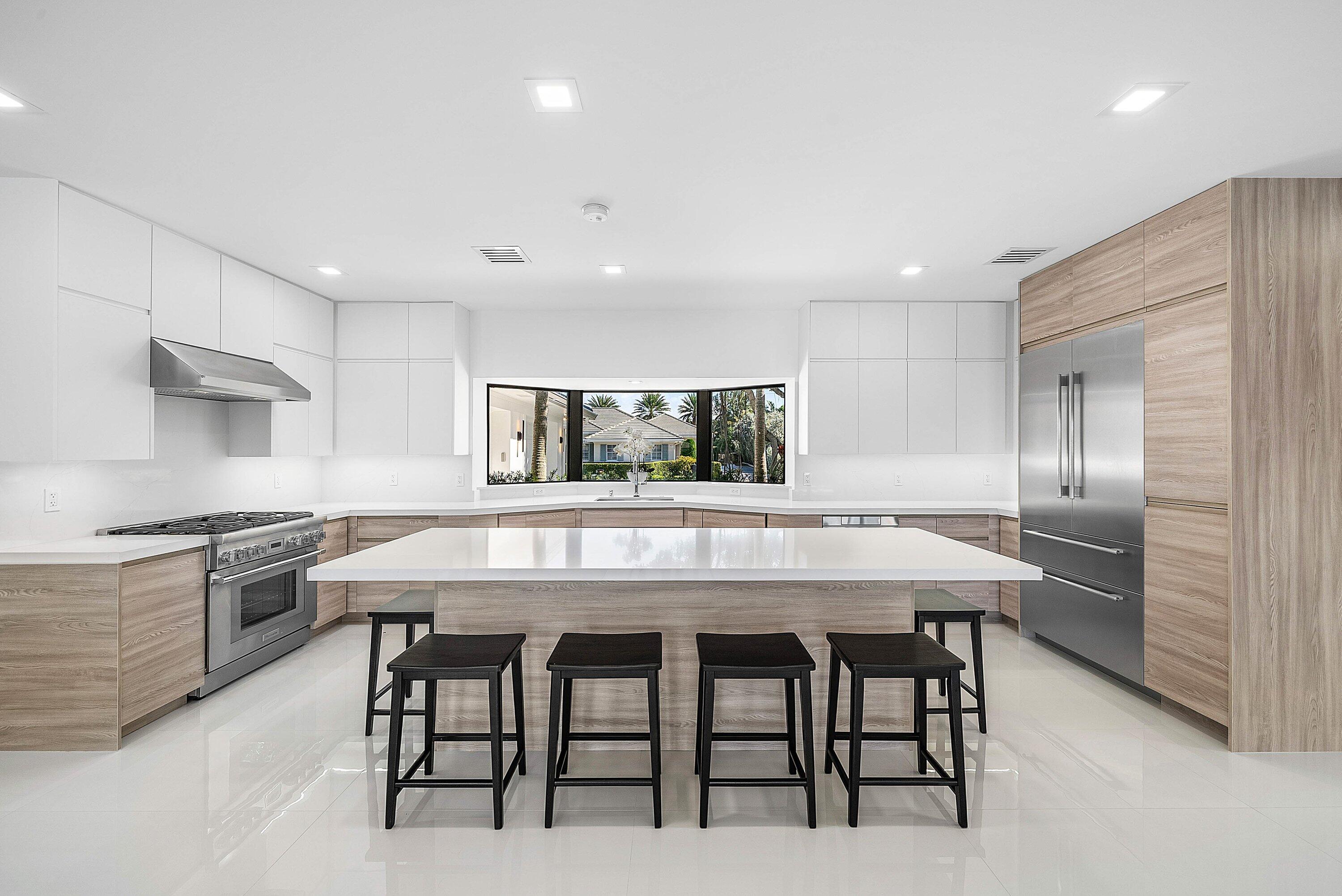 40 Spoonbill Road Manalapan, FL 33462 - Photo 23 of 67 a large kitchen with a table and chairs