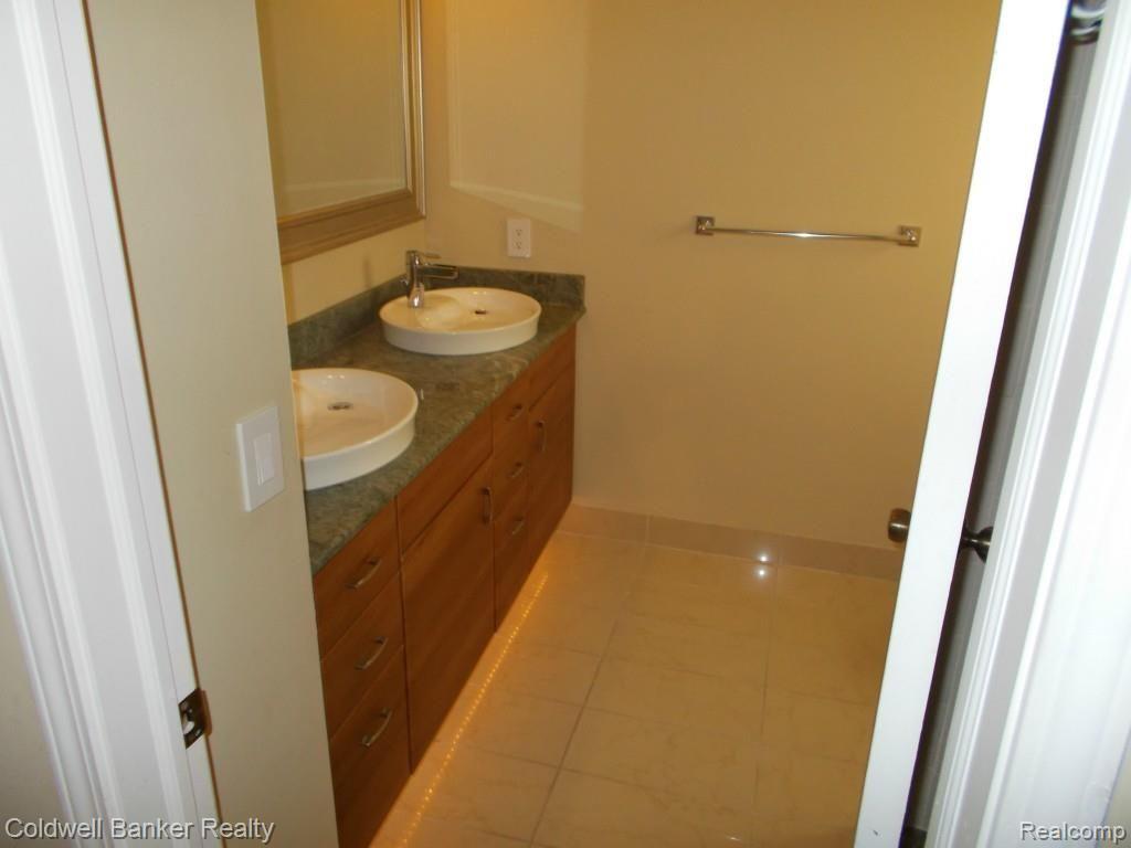 351 Torrent Court Rochester Hills, MI 48307 - Photo 12 of 21