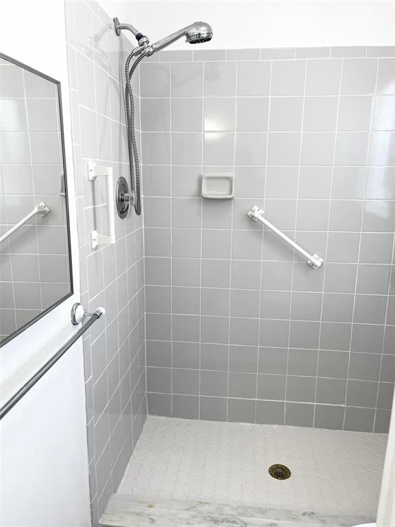 13100 South McCall Road, Unit 125 Port Charlotte, FL 33981 - Photo 12 of 19 a bathroom with a shower