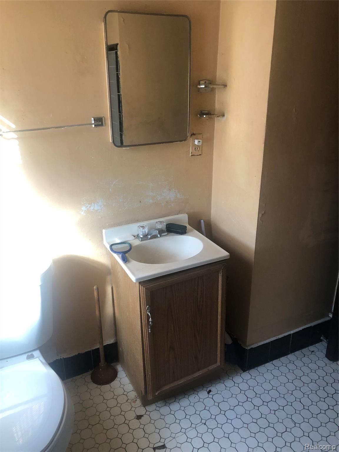 13545 Evergreen Road Detroit, MI 48223 - Photo 10 of 26 B00FD76F-2B85-43A9-8A44-CAC627F7B512.jpeg