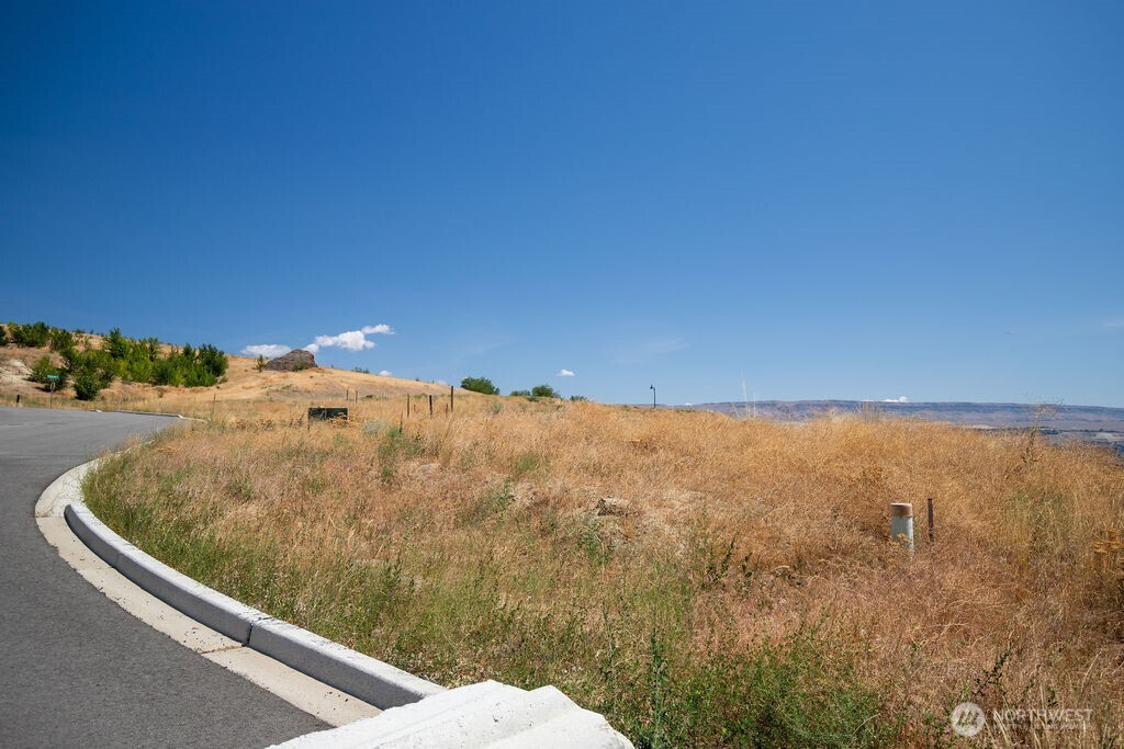 0 Ridgefield Way Wenatchee, WA 98801 - Photo 14 of 37 a view of sky from balcony
