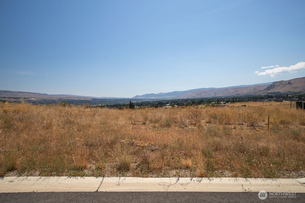 0 Ridgefield Way Wenatchee, WA 98801 - Photo 21 of 37 a view of an ocean