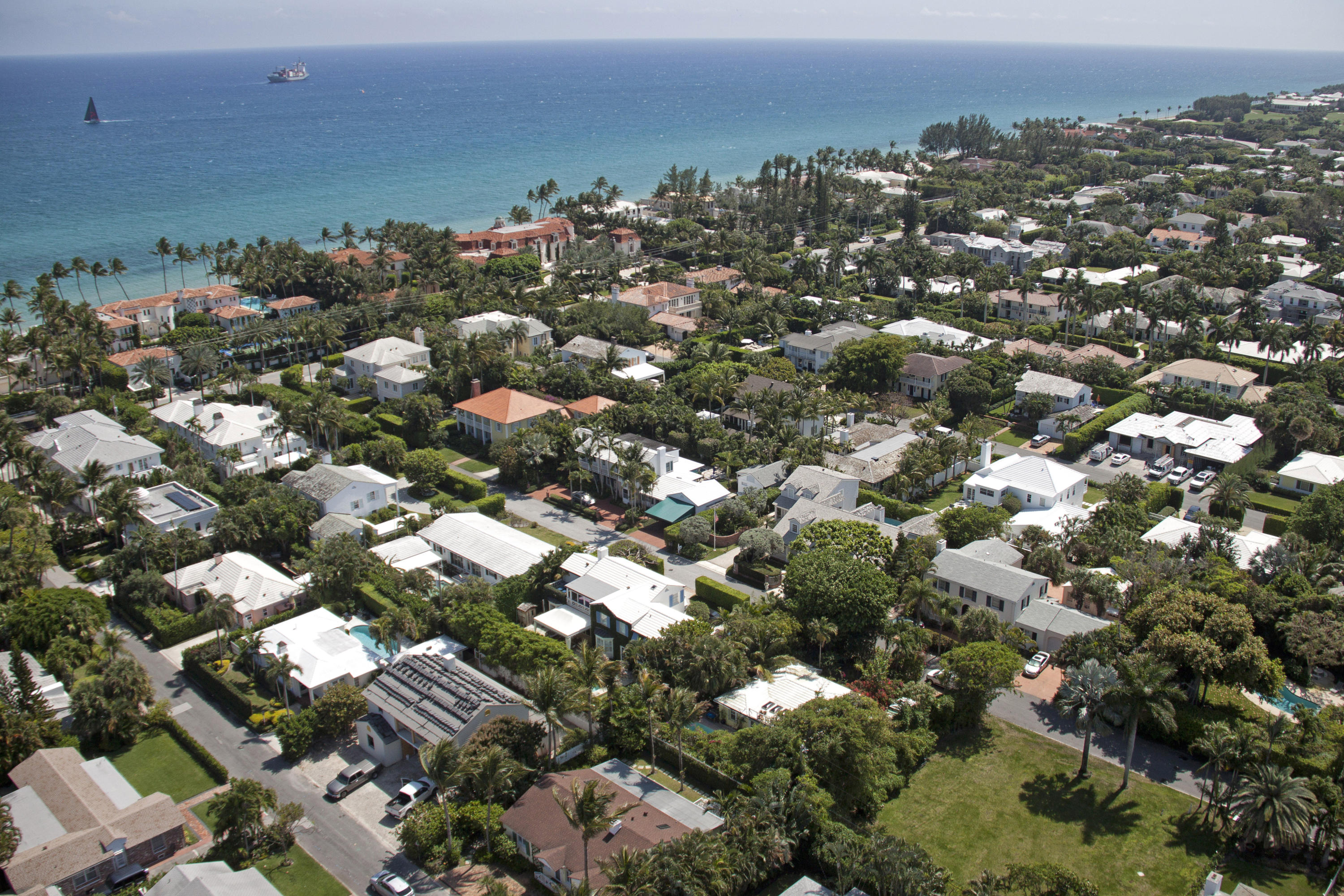 229 Monterey Road Palm Beach, FL 33480 - Photo 7 of 14 IMG_2181