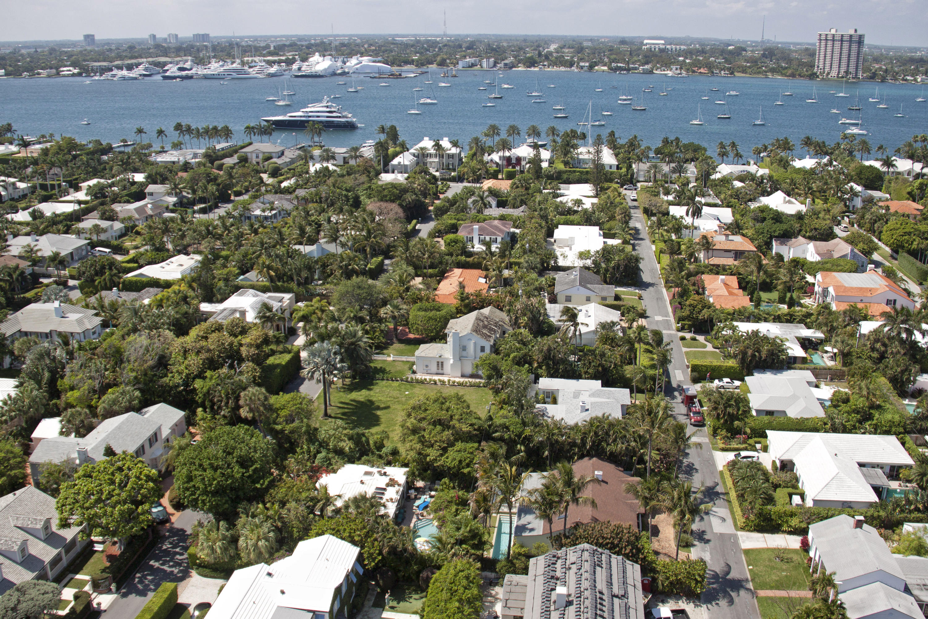 229 Monterey Road Palm Beach, FL 33480 - Photo 8 of 14 IMG_2194