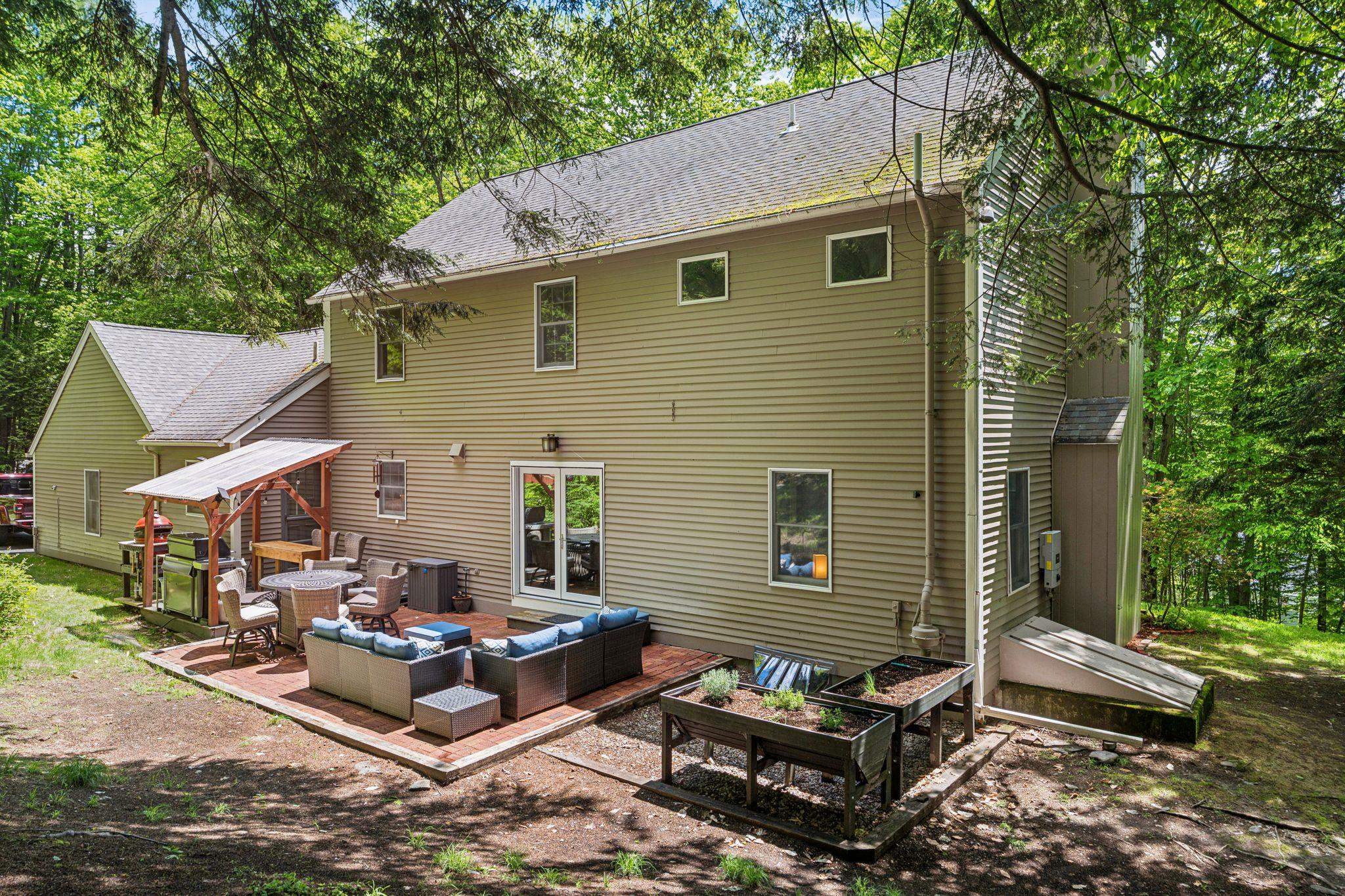 408 Morgan Road Hartford, VT 05059 - Photo 2 of 50