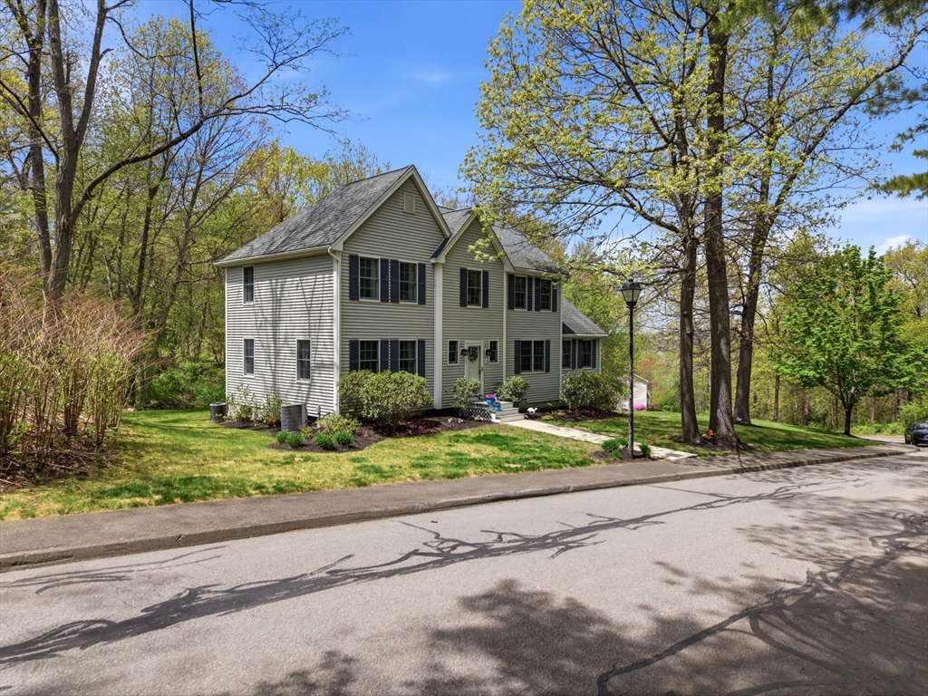 65 Locust Street Middleton, MA 01949 - Photo 3 of 37